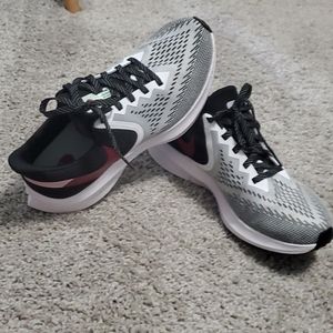 Nike Women's Zoom Winflo Running Shoes